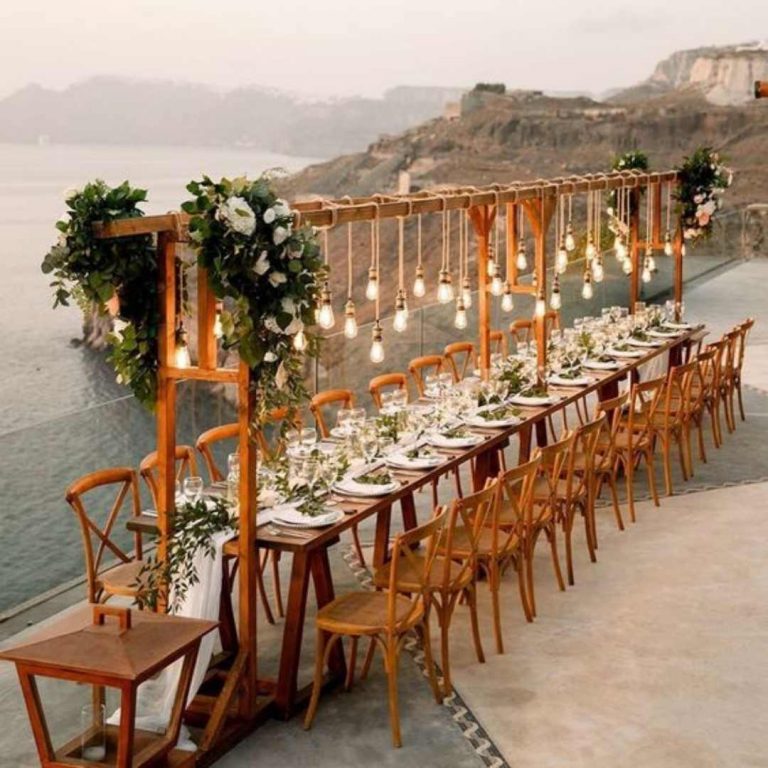 Cute lighting setup for outdoor dinner